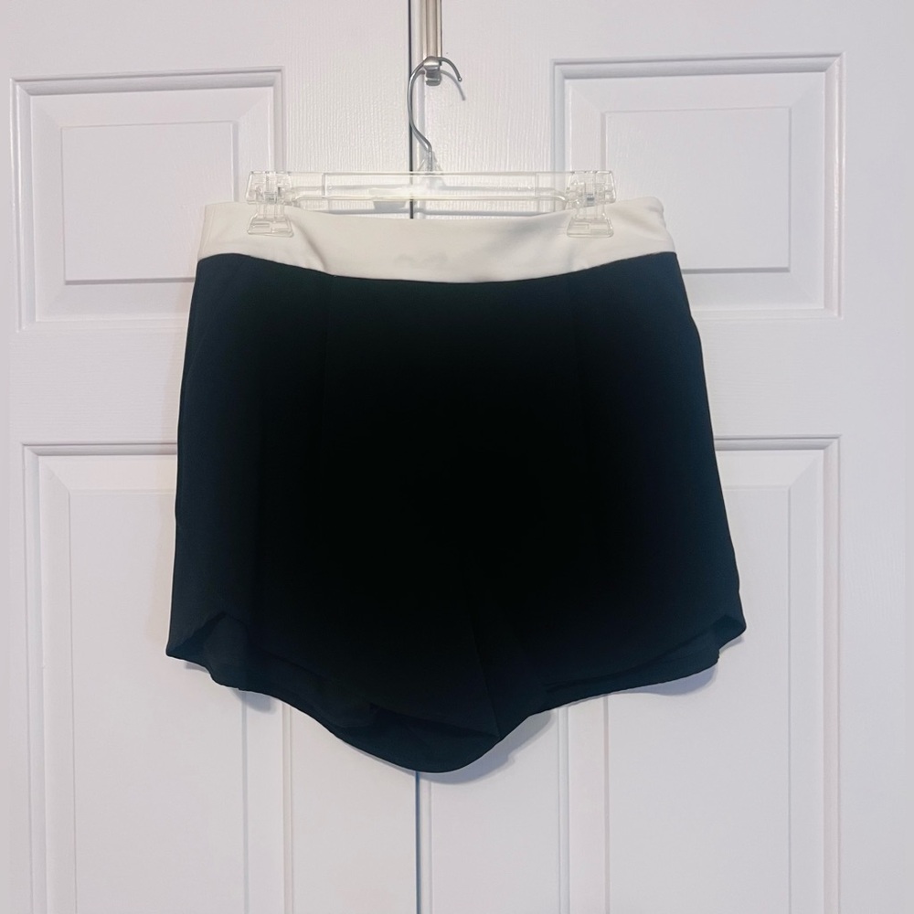 NWT-Milly Black and Ivory Dress Shorts Size 12